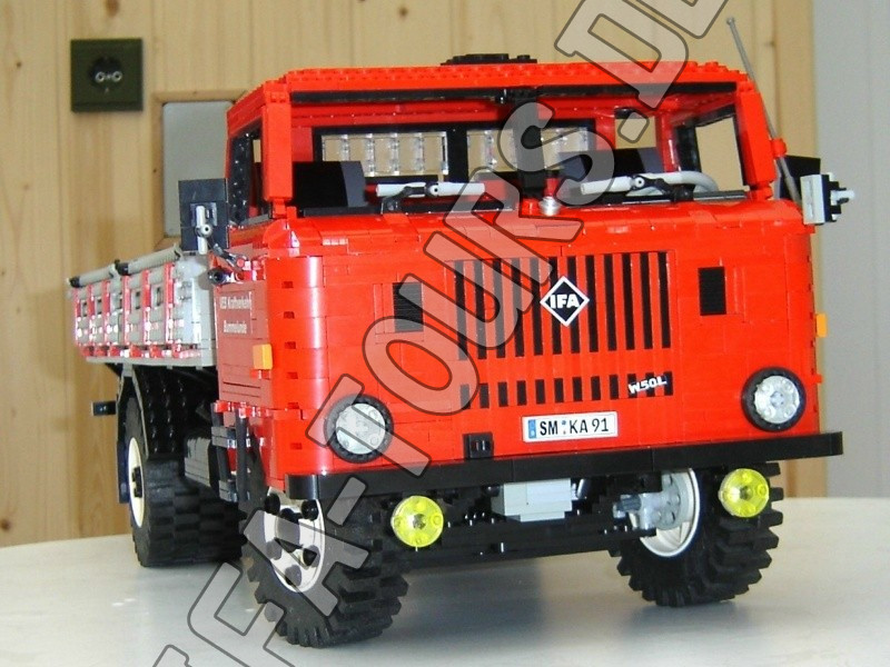 IFA LKW W50 aus Legosteinen