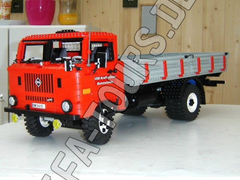 IFA LKW W50 aus Legosteinen