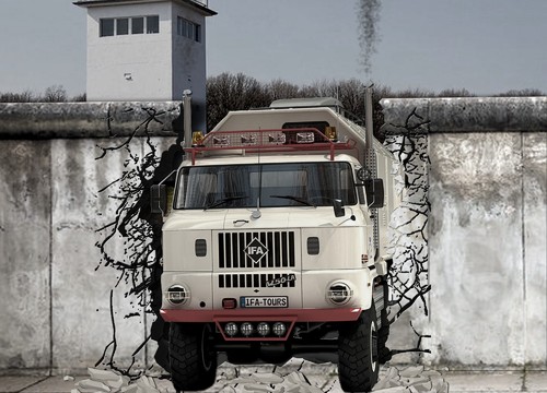 IFA LKW W50 - durchbricht die Mauer