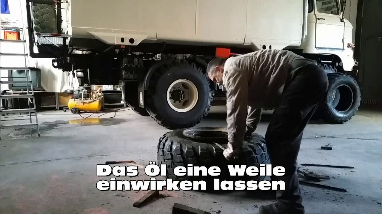 IFA LKW W50 - Reifen von Felge abziehen